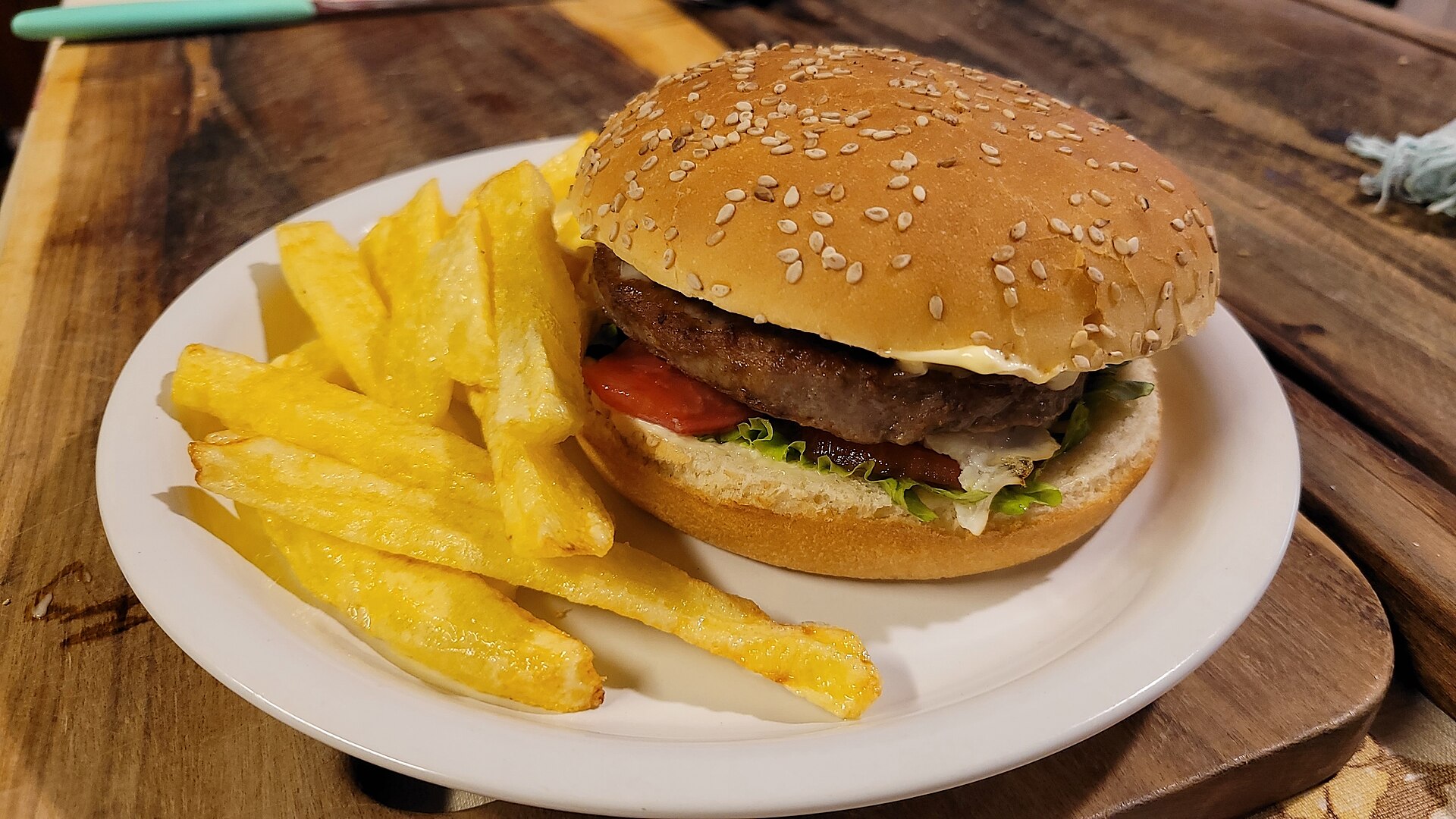 Hamburguesa con papas fritas